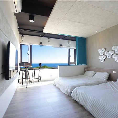 琉球茶室 現代館 Bed & Breakfast Xiaoliuqiu Exterior photo